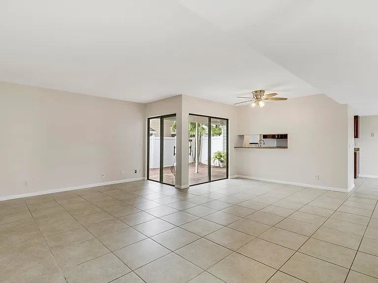 202 Lakewood Dr — Photo 7