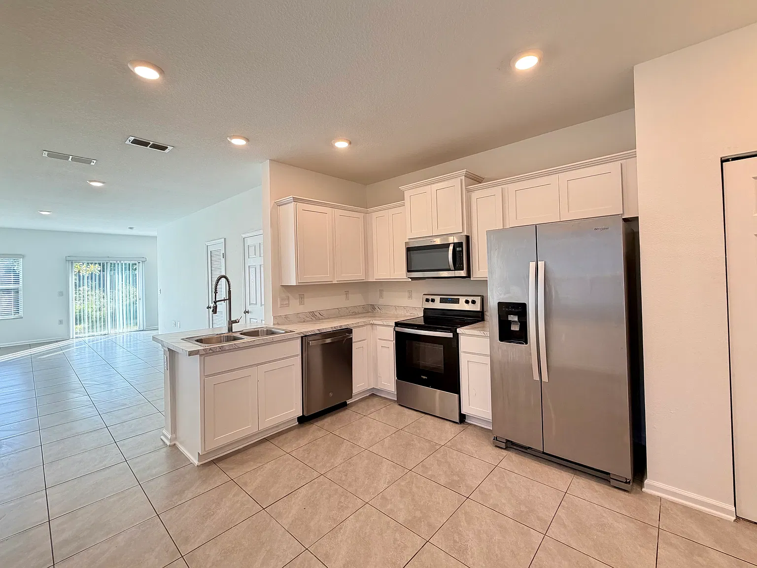 3 bed, 2.5 bath, 1502 sqft, $1,850 — Photo 3