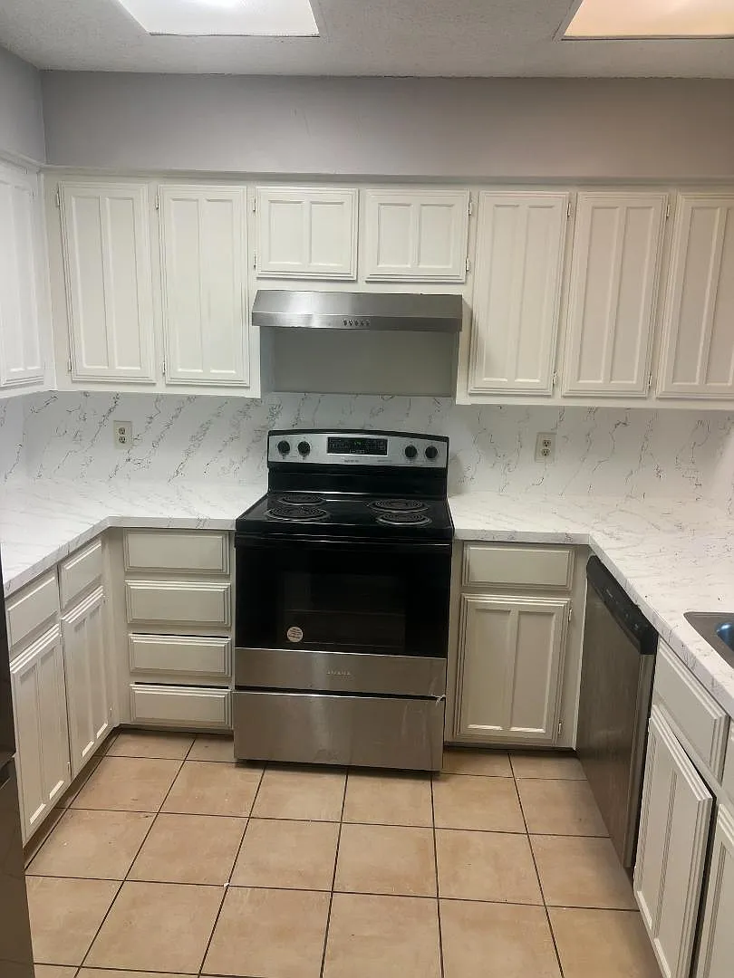 1113-1115 Suburban St. - 1113 — Photo 4