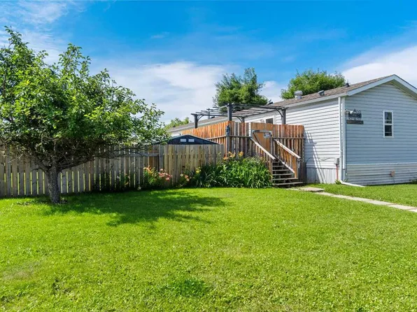 10 N Auttreaux Dr, Whitecourt, AB T7S 1C8