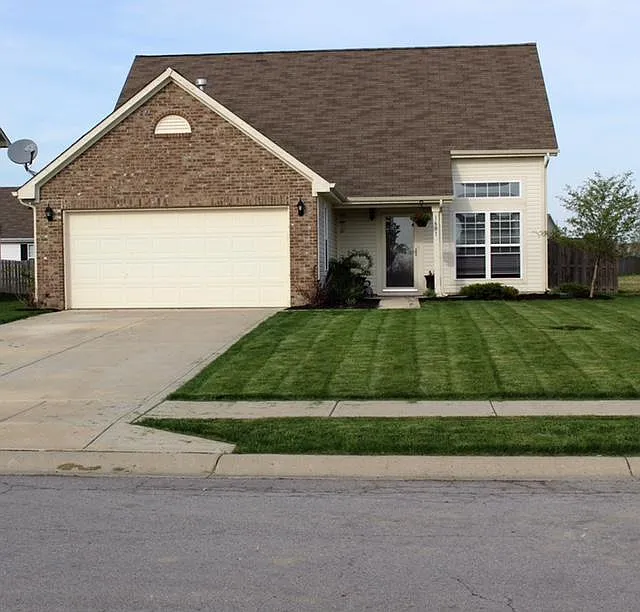 1601 Whisler Dr photo 1