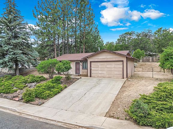 2nd image of 805 Meadowlark Ln