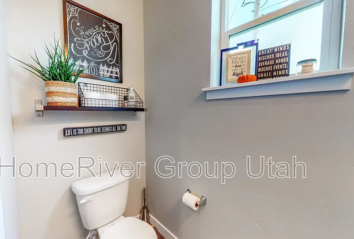 4 bed, 2.5 bath, 3348 sqft, $3,500 — Photo 4