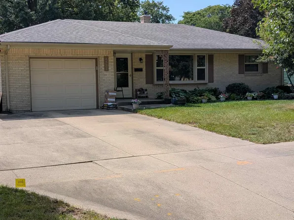 4537 Pembrooke Pl, Rockford, IL 61108