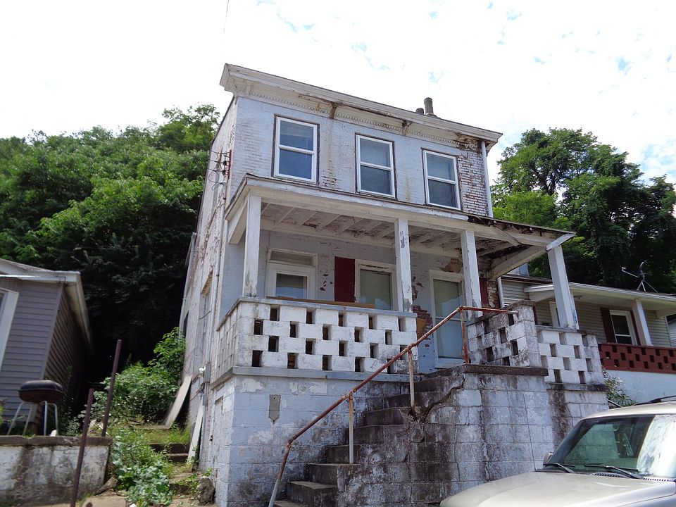 1st image of 40 E 5th St
