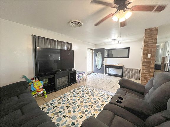 4th image of 131 Walker Ave