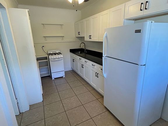 4th image of 519 E Charles St APT 3