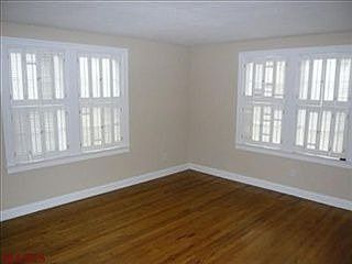 2nd image of 931 Dwyer Ave