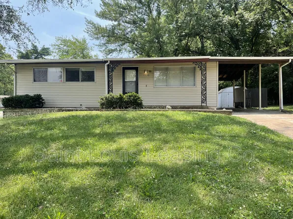 1936 Green Valley Dr, Saint Louis, MO 63136