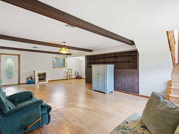 4th image of 70 Resurrection Rd