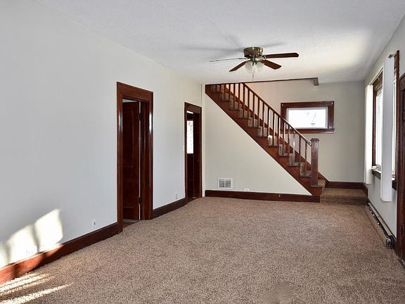4th image of 834 18th Ave N