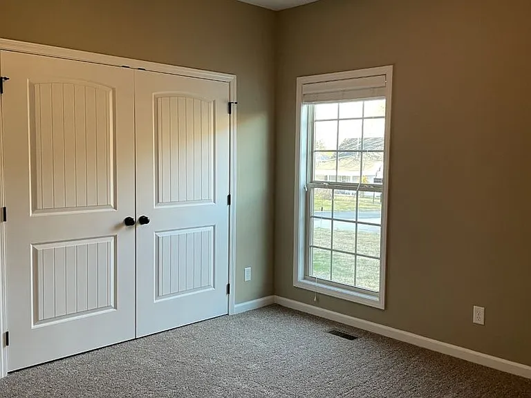 111 Stover Dr — Photo 5