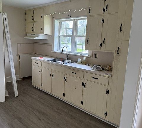 2nd image of 185 Becks Church Rd #B