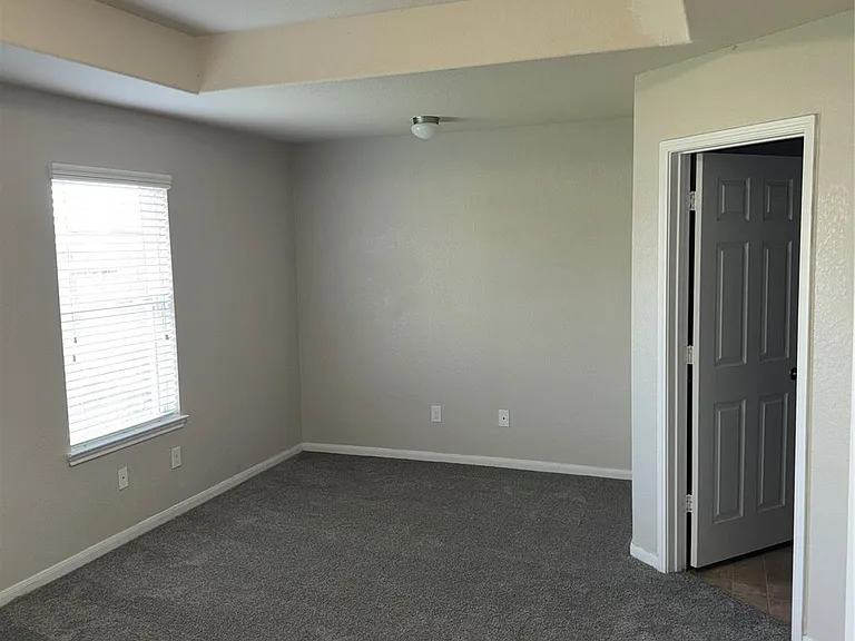 2227 Sanders Brook Dr — Photo 7
