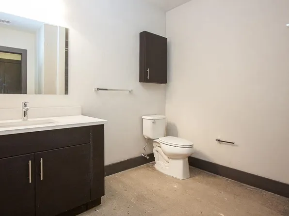 190 Christopher Columbus Drive image 7 of 10