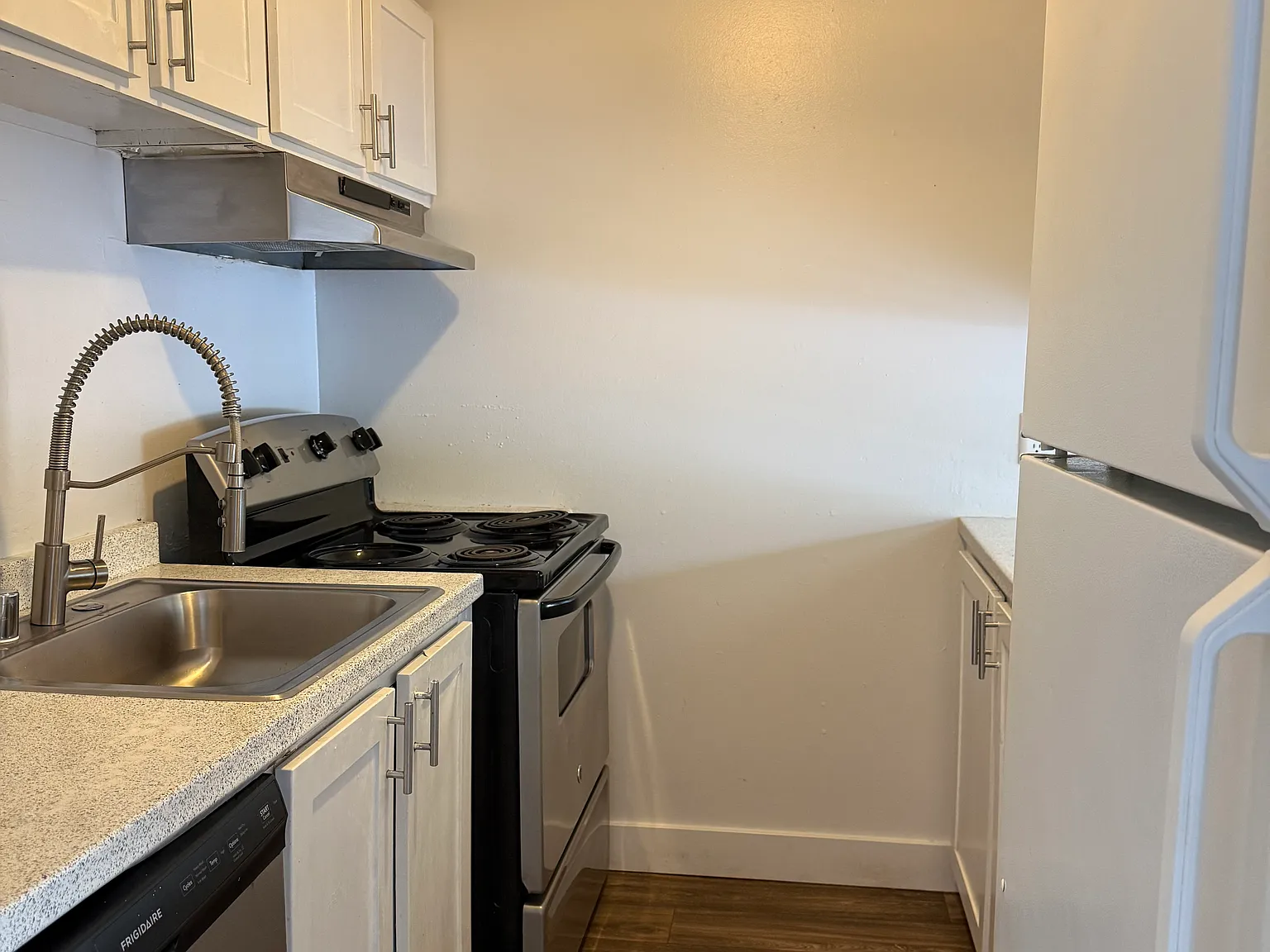 Dominique Apartments — Photo 4