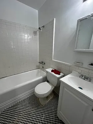 Rented by Salon Realty Corp | media 8