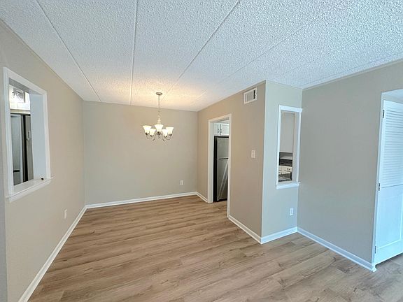 5th image of 126 Leedom Way #126