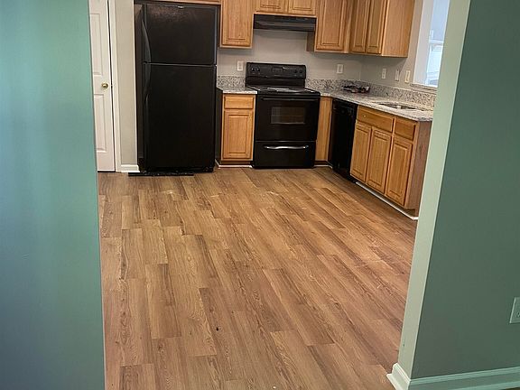 5th image of 444 Kendall Ln