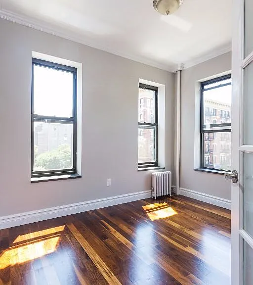 1590 Lexington Ave #12 — Photo 4