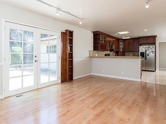 5th image of 306 Portia Ave