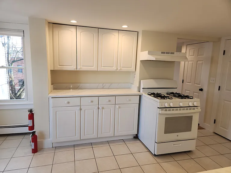62 Mason St #2R — Photo 3