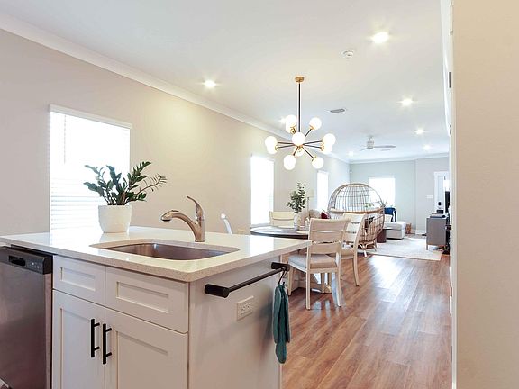 5th image of 106 Date Palm Ln #106