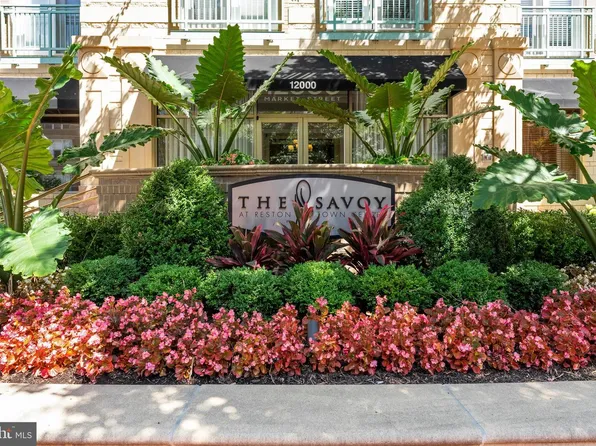12000 Market St APT 370, Reston, VA 20190