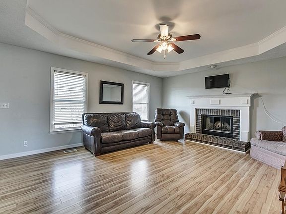 3rd image of 2601 Lone Oak Dr