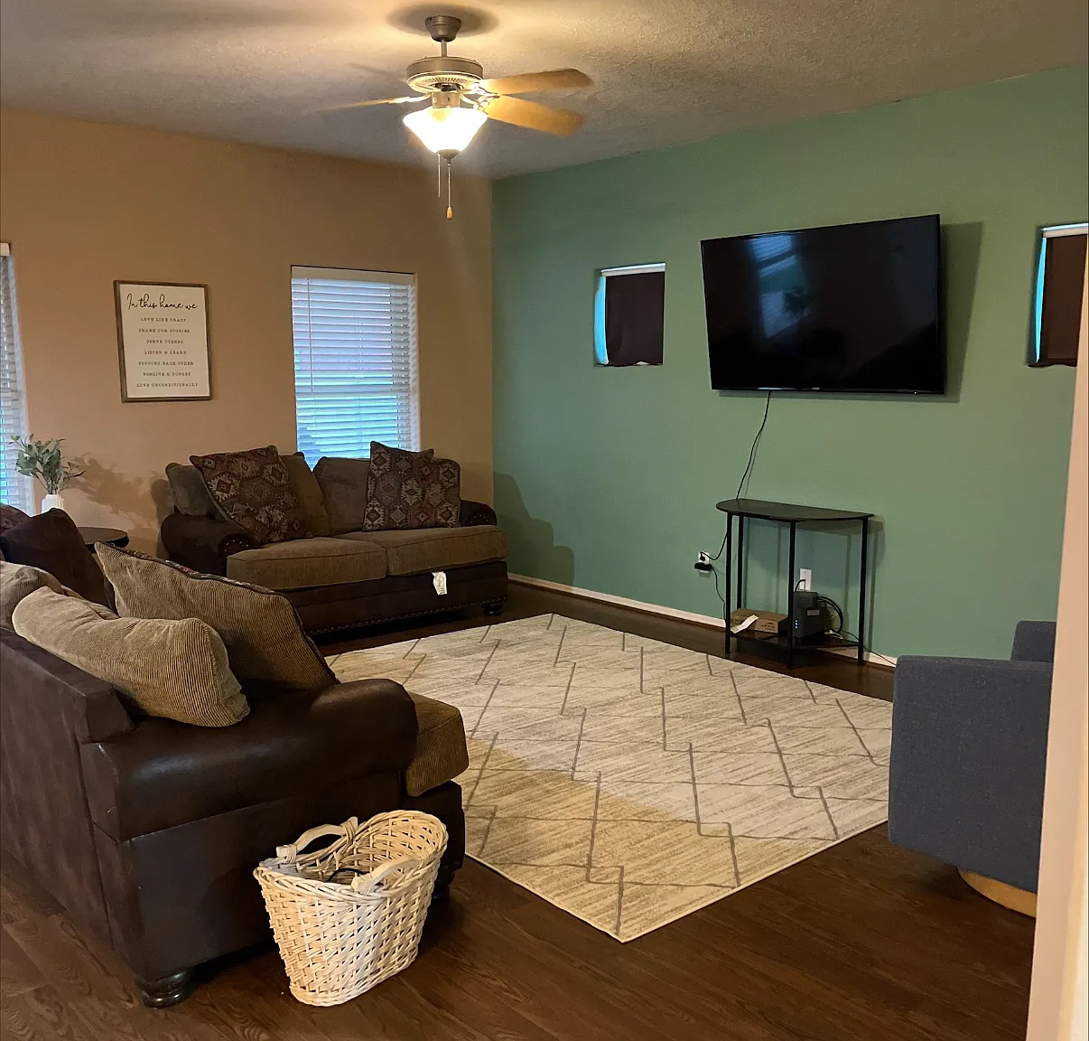 4 bed, 2162 sqft, $4,650 — Photo 1