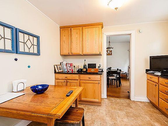 5th image of 247 Clinton Ave APT 1