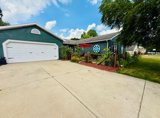 5636 Bearcreek Dr, Lansing, MI