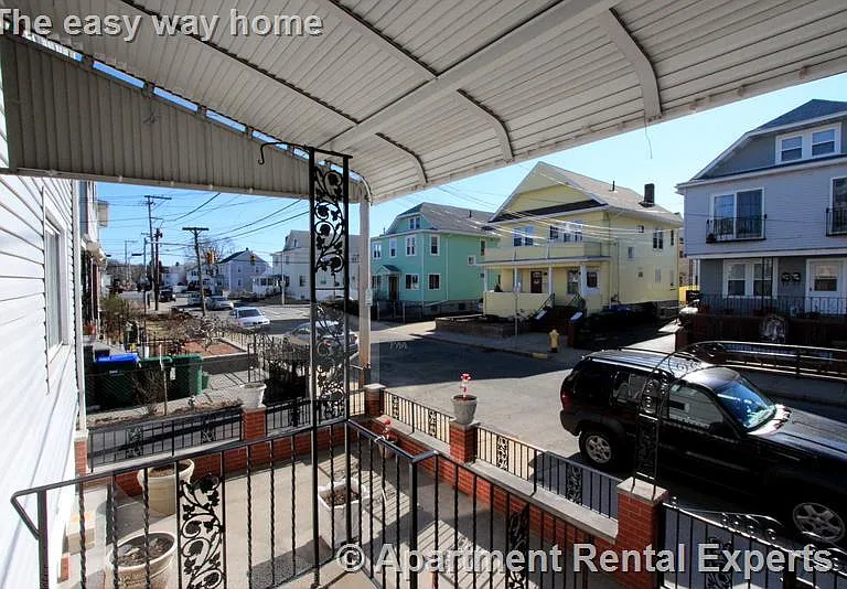 122 Willis Ave — Photo 17