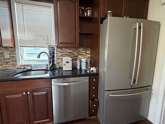 4th image of 59 Adams Ave #1