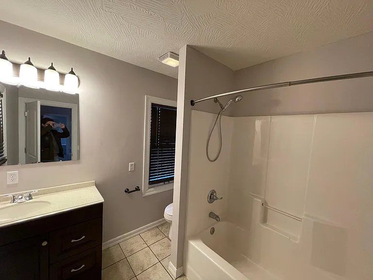 1541 S Kickapoo Ave — Photo 23