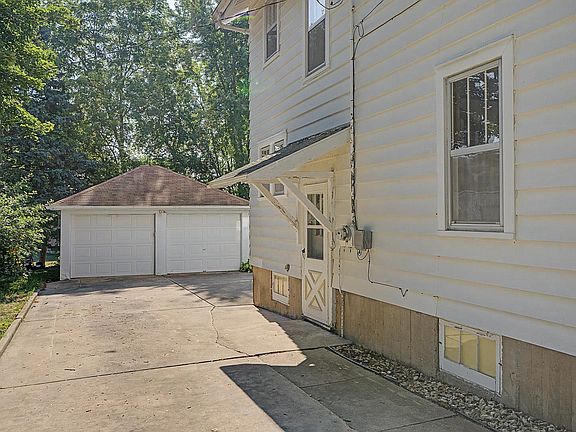 5th image of 137 South St