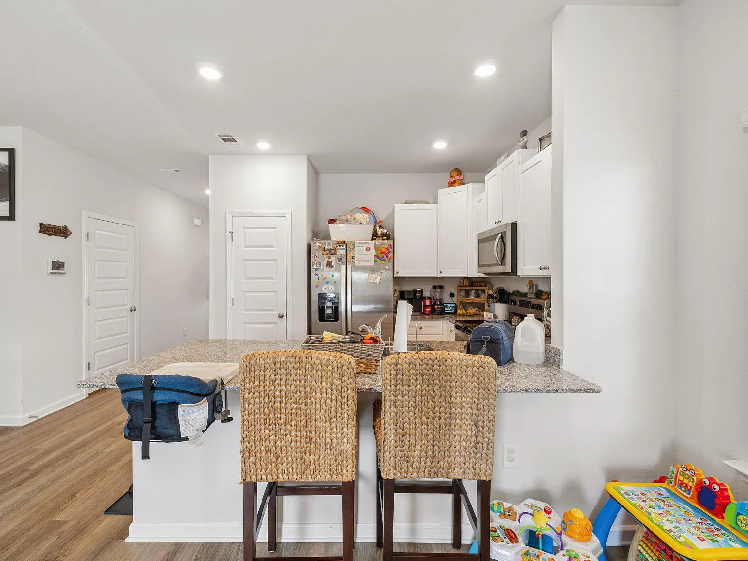 3 bed, 2.5 bath, 1484 sqft, $2,000 — Photo 2