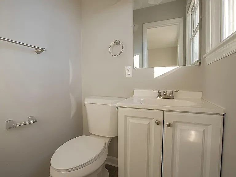 305 Kenmore Dr — Photo 7