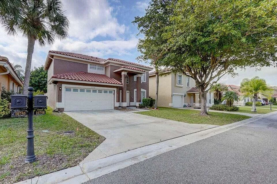 4 bed, 2.5 bath, 1927 sqft, $4,250 — Photo 1