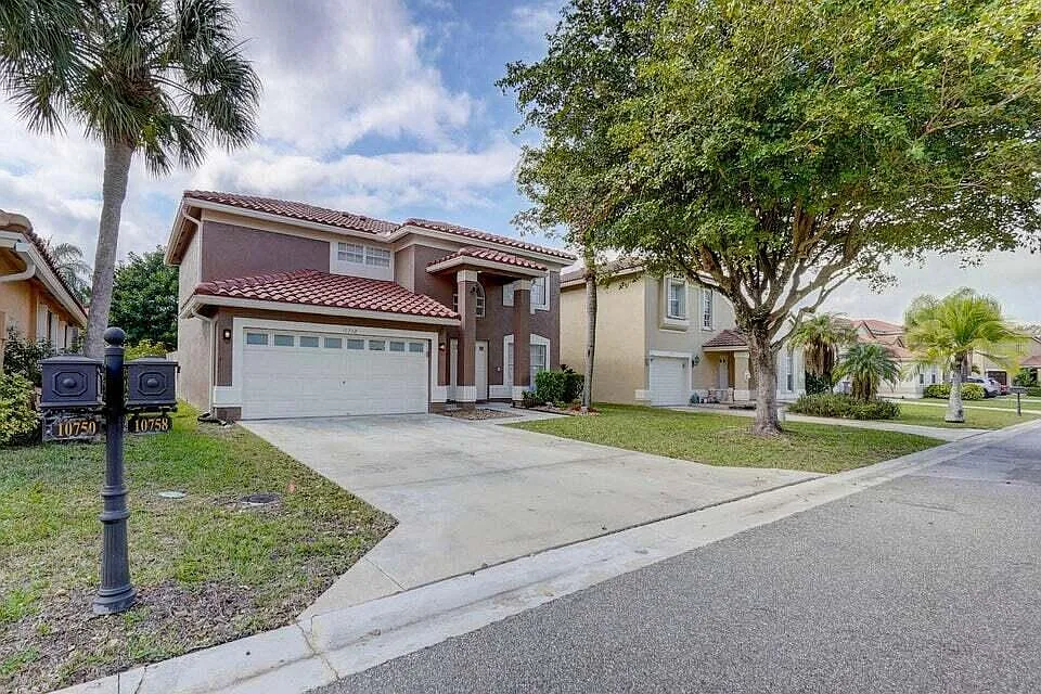 10758 Lake Jasmine Dr