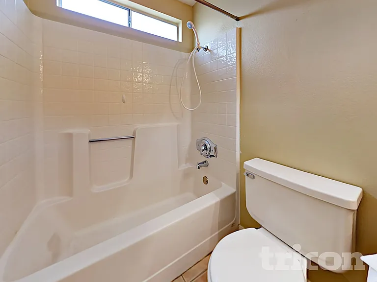 625 Freeburg Pl — Photo 14