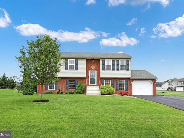 852 Bristol Dr, Greencastle, PA 17225