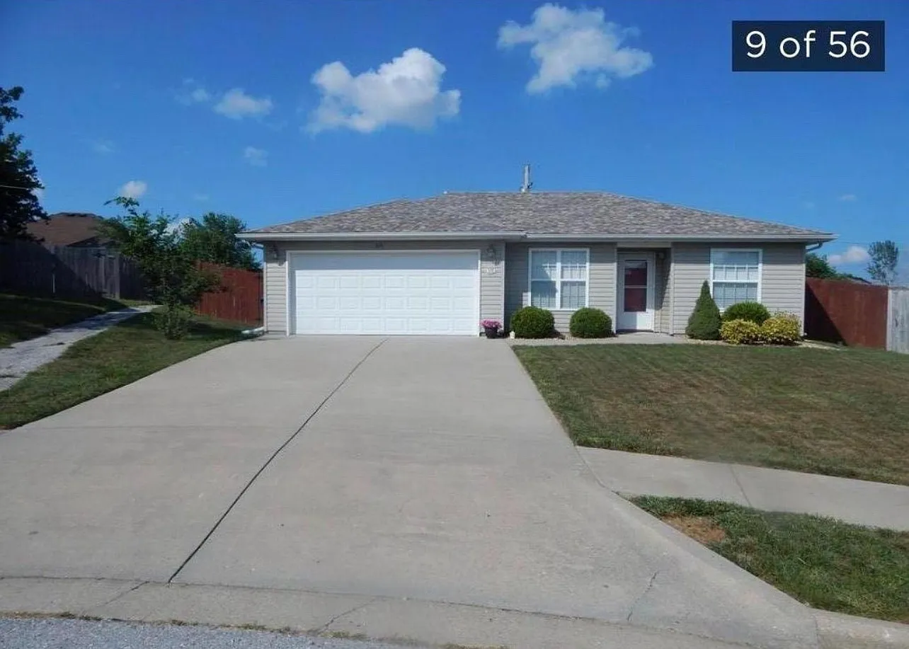 515 W Woodbine Rd — Photo 1