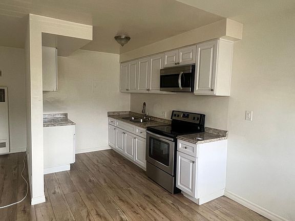 4th image of 324 E Santa Anita Ave #B