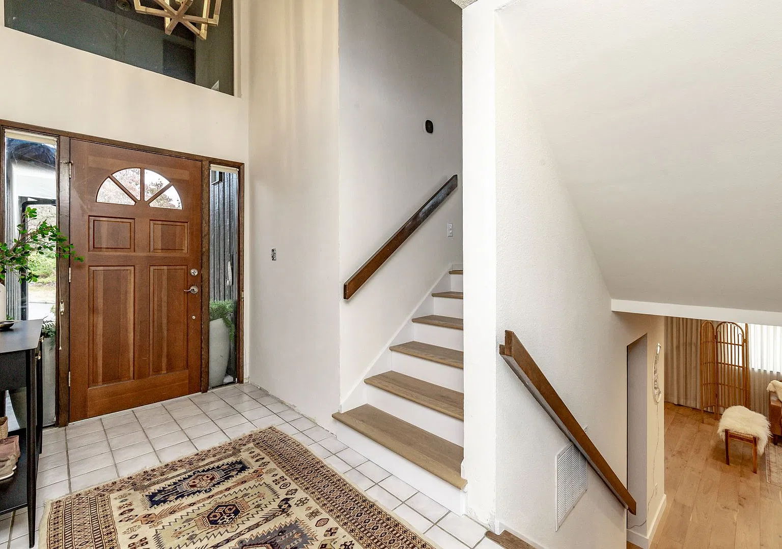 Stunning North Tacoma Home — Photo 4