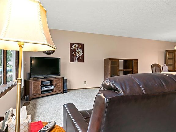3rd image of 6304 Dunbar Dr