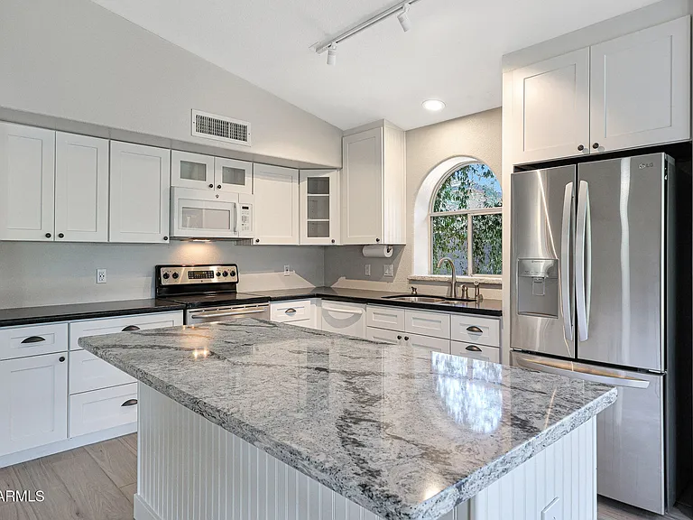 14215 N 56th Pl — Photo 12