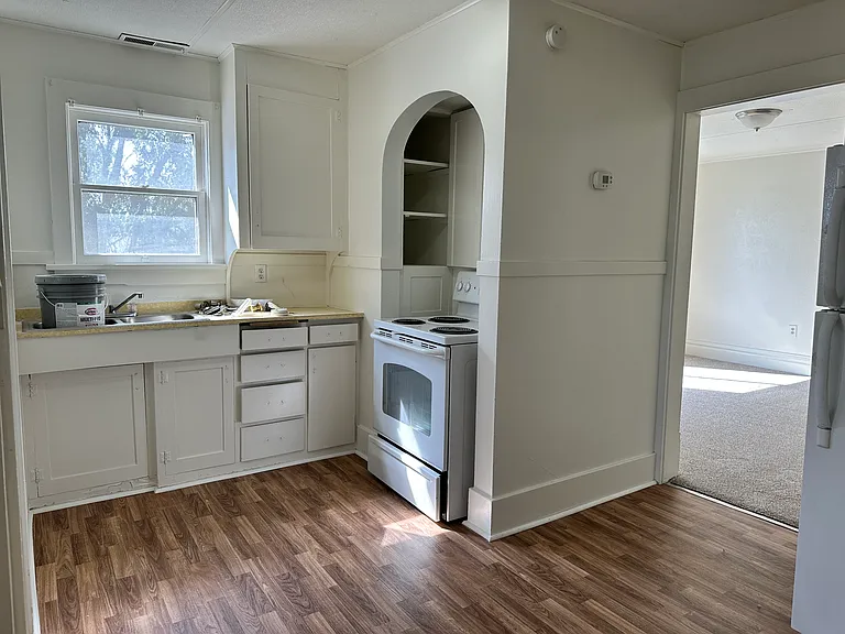 301 Dearborn St #4 — Photo 3