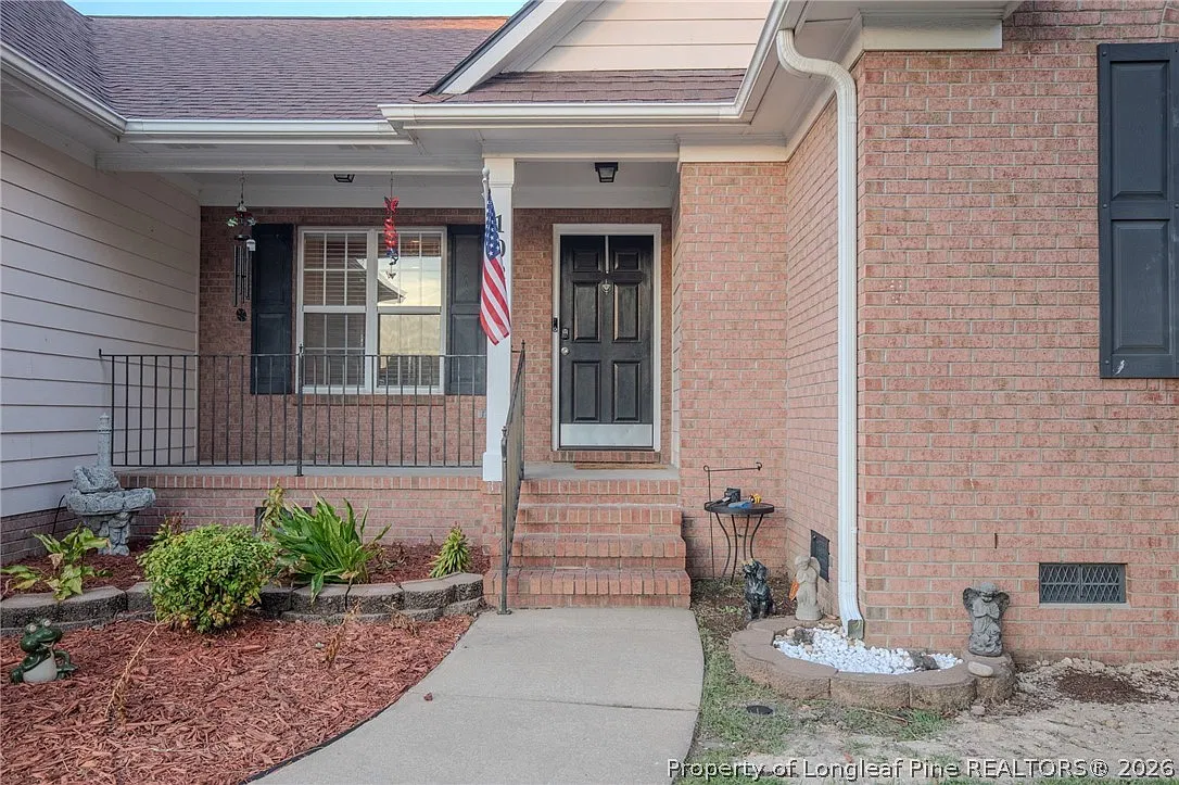 4 bed, 2.0 bath, 1994 sqft, $2,600 — Photo 3