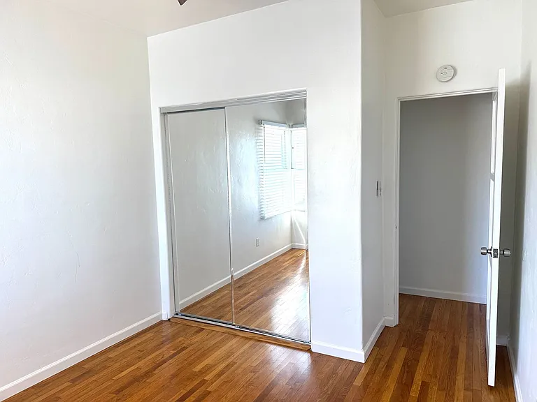 Upstairs 1 bedroom 1 bathroom apartment - Available now — Photo 13